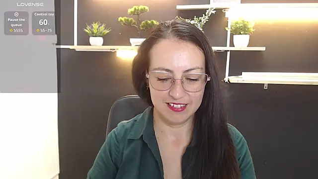 Snapshot of Lauryn_Jones chatting on 04/23/26, 03:57 Lauryn Jones online show from 04/23/26, 03:57