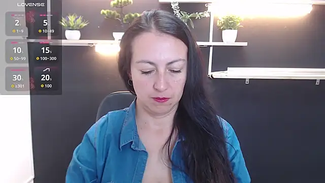 Lauryn Jones online show from 04/11/26, 07:50