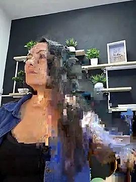 Snapshot of Lauryn_Jones chatting on 05/25/26, 04:49 Lauryn Jones online show from 05/25/26, 04:49