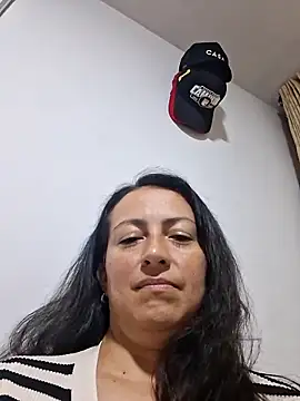 Snapshot of Lauryn_Jones chatting on 05/31/26, 03:56 Lauryn Jones online show from 05/31/26, 03:56