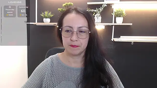 Snapshot of Lauryn_Jones chatting on 04/21/26, 04:57 Lauryn Jones online show from 04/21/26, 04:57