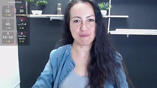 Snapshot of Lauryn_Jones chatting on 05/26/26, 05:33 Lauryn Jones online show from 05/26/26, 05:33