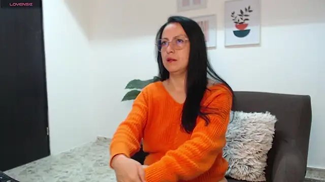 Lauryn Jones online show from 11/15/25, 05:17