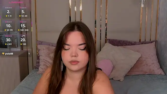 NaomiAster online show from 11/12/25, 06:17