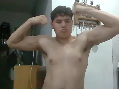 Snapshot of Myboy0020 chatting on 11/24/25, 10:32 Myboy0020 online show from 11/24/25, 10:32