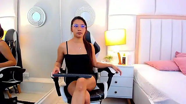 BriannaRivera online show from 12/15/25, 12:33