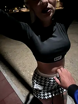 Snapshot of sexywomen35 chatting on 10/31/25, 07:21 sexywomen35 online show from 10/31/25, 07:21