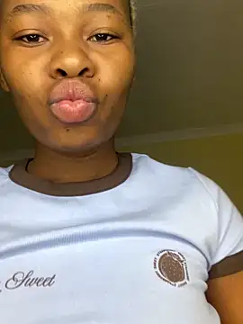 MiyaXo2 online show from 12/18/25, 02:27