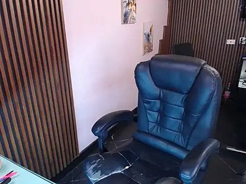 desk desire online show from 11/29/25, 11:10