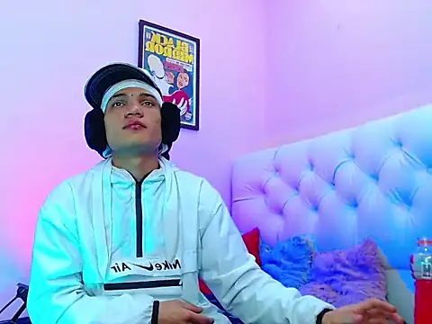 Snapshot of bad_boy_hottx chatting on 11/02/25, 05:56 bad boy hottx online show from 11/02/25, 05:56