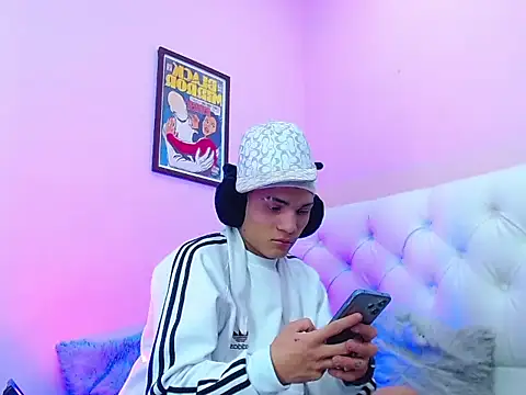 Snapshot of bad_boy_hottx chatting on 11/08/25, 12:14 bad boy hottx online show from 11/08/25, 12:14