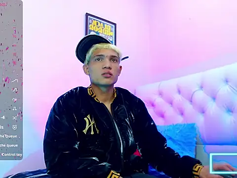 Snapshot of bad_boy_hottx chatting on 11/05/25, 11:08 bad boy hottx online show from 11/05/25, 11:08