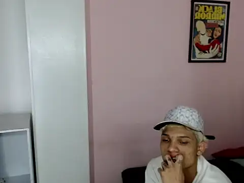 Snapshot of bad_boy_hottx chatting on 10/31/25, 09:32 bad boy hottx online show from 10/31/25, 09:32