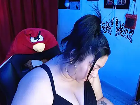 Snapshot of YIYI84 chatting on 11/04/25, 09:29 YIYI84 online show from 11/04/25, 09:29