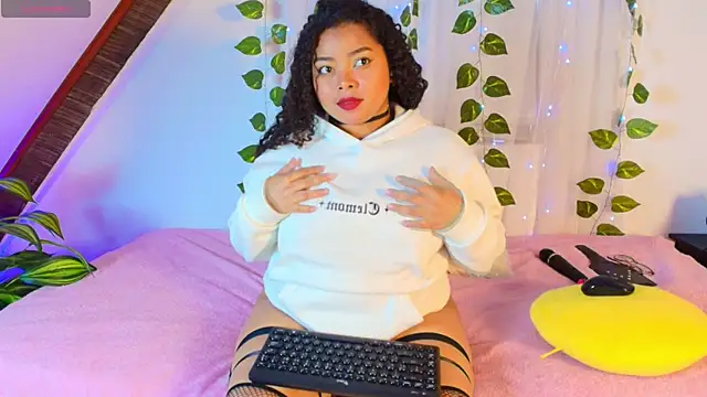 Snapshot of alanaa_gomezz chatting on 06/18/26, 06:57 alanaa gomezz online show from 06/18/26, 06:57