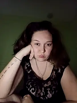 Snapshot of Rosytta chatting on 10/31/25, 11:11 Rosytta online show from 10/31/25, 11:11