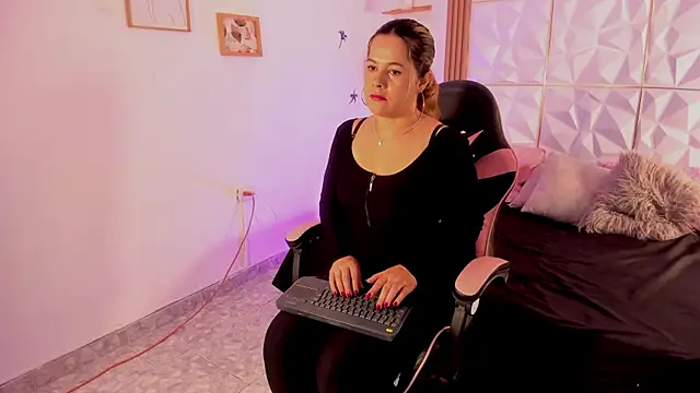 Dulce Ferrer18 online show from 03/30/26, 03:35