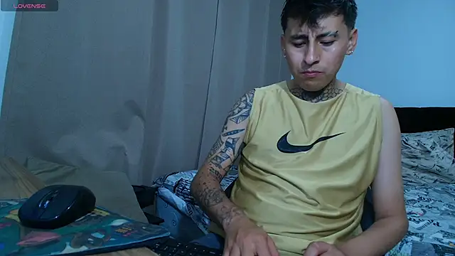 emi liano10 online show from 11/08/25, 11:41