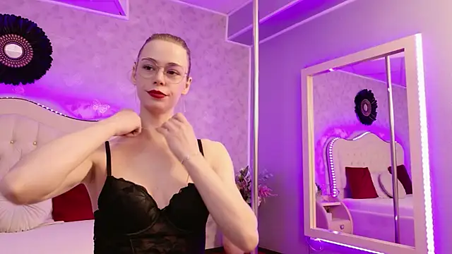 Snapshot of GracieCute chatting on 06/17/26, 03:39 GracieCute online show from 06/17/26, 03:39