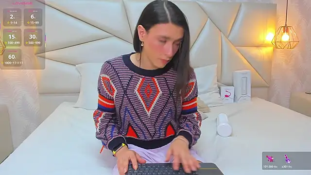 Snapshot of laurettedela_rouse chatting on 11/01/25, 12:21 laurettedela rouse online show from 11/01/25, 12:21