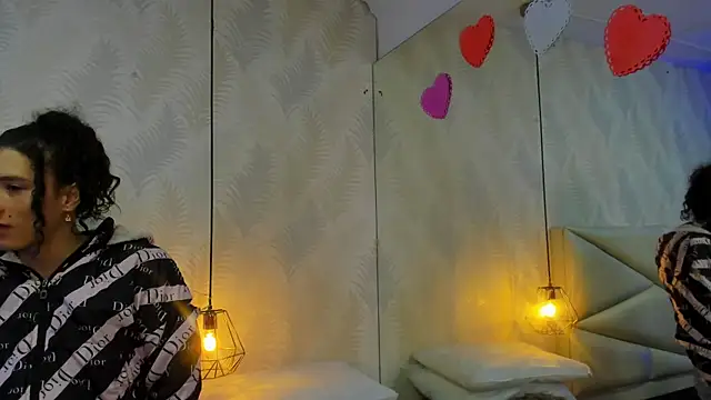 laurettedela rouse online show from 12/17/25, 10:31