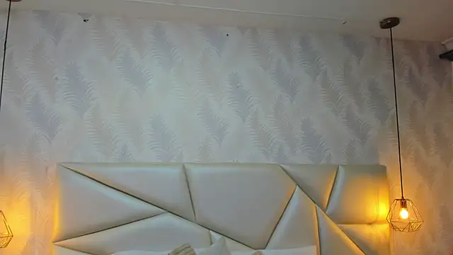 laurettedela rouse online show from 11/22/25, 11:20