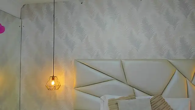 laurettedela rouse online show from 11/19/25, 11:54