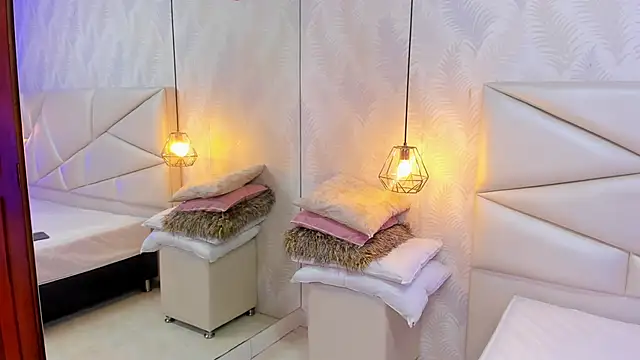 laurettedela rouse online show from 12/14/25, 09:59