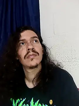 Snapshot of OnixAgata0 chatting on 11/30/25, 02:23 OnixAgata0 online show from 11/30/25, 02:23