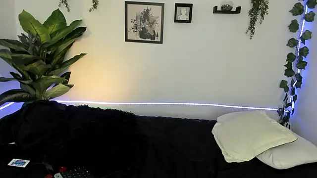 Evelyn R  online show from 12/14/25, 02:00