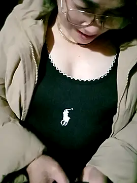 small-house123 online show from 11/20/25, 01:01