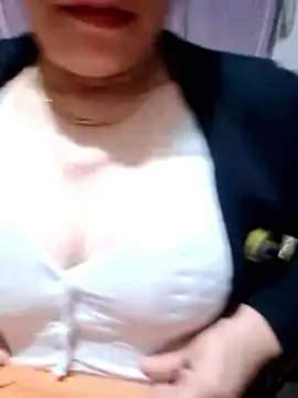 small-house123 online show from 12/18/25, 11:03