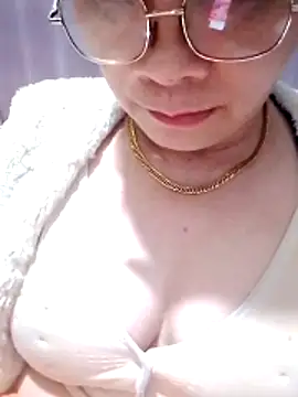 small-house123 online show from 12/16/25, 10:03