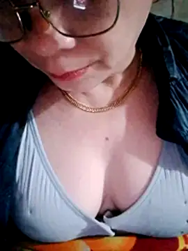 small-house123 online show from 02/03/26, 12:54