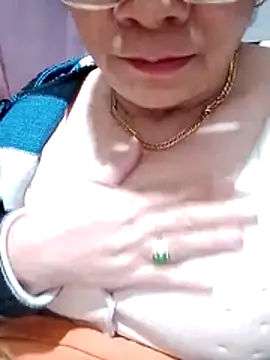 small-house123 online show from 12/17/25, 10:42