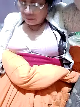 small-house123 online show from 11/28/25, 10:10