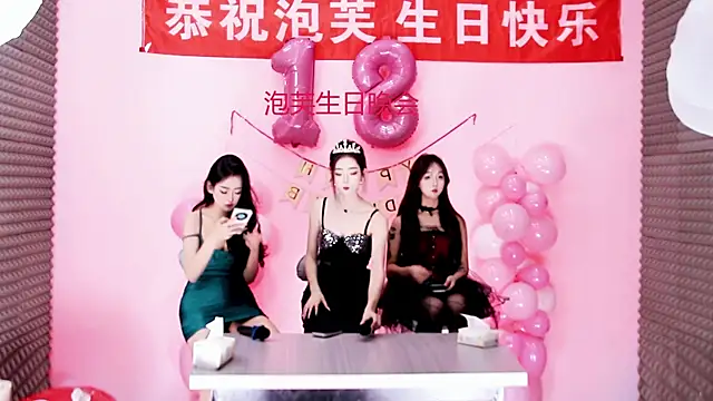 Snapshot of Scarlett-888 chatting on 11/24/25, 10:04 Scarlett-888 online show from 11/24/25, 10:04