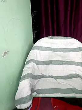 Snapshot of Hey_shiviii chatting on 02/19/26, 04:04 Hey shiviii online show from 02/19/26, 04:04