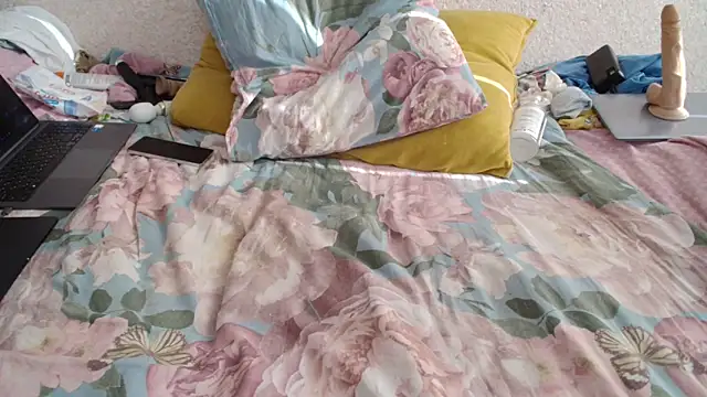 Snapshot of ksenia_444 chatting on 02/09/26, 10:24 ksenia 444 online show from 02/09/26, 10:24