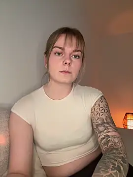 Snapshot of LisaFreierxx chatting on 05/19/26, 06:15 LisaFreierxx online show from 05/19/26, 06:15