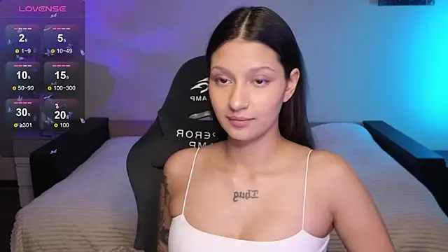 Snapshot of Nikol_Goldysss chatting on 11/08/25, 02:15 Nikol Goldysss online show from 11/08/25, 02:15