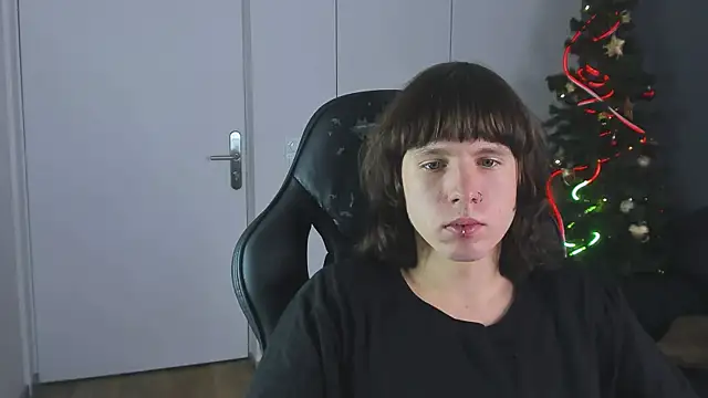 CutieKai  online show from 12/21/25, 10:10