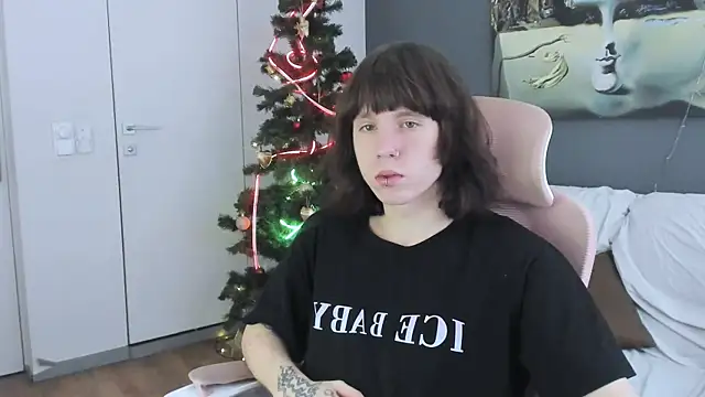 Snapshot of CutieKai_ chatting on 12/22/25, 09:26 CutieKai online show from 12/22/25, 09:26