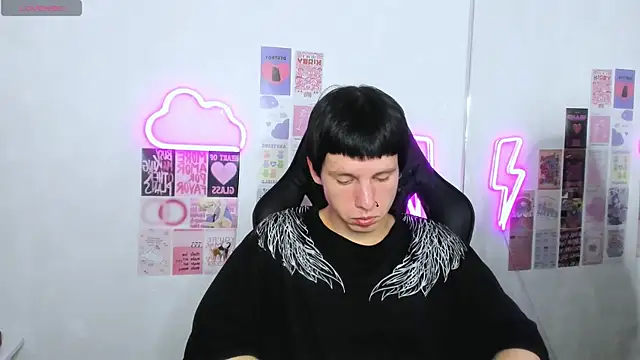 Snapshot of CutieKai_ chatting on 04/07/26, 08:21 CutieKai online show from 04/07/26, 08:21