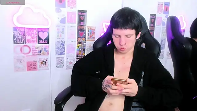 Snapshot of CutieKai_ chatting on 04/11/26, 10:02 CutieKai online show from 04/11/26, 10:02