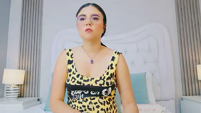 Snapshot of ScarlettPetrova chatting on 04/14/26, 11:37 ScarlettPetrova online show from 04/14/26, 11:37