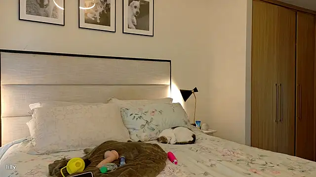 Itslillybloom online show from 11/28/25, 04:34