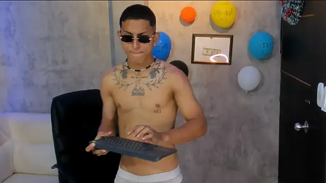 soy Aron online show from 11/22/25, 02:49