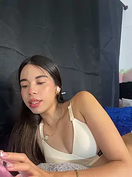 Snapshot of Milleradhara24 chatting on 07/16/26, 02:41 Milleradhara24 online show from 07/16/26, 02:41