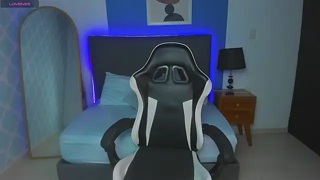 shanel smithh online show from 11/25/25, 12:38